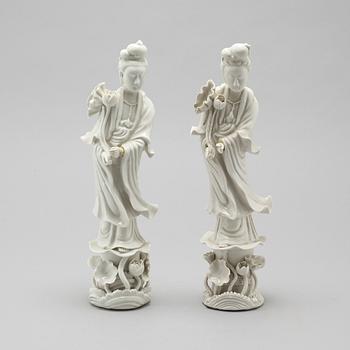 Two blanc de Chine figurines of Guanyin, 20th Century.