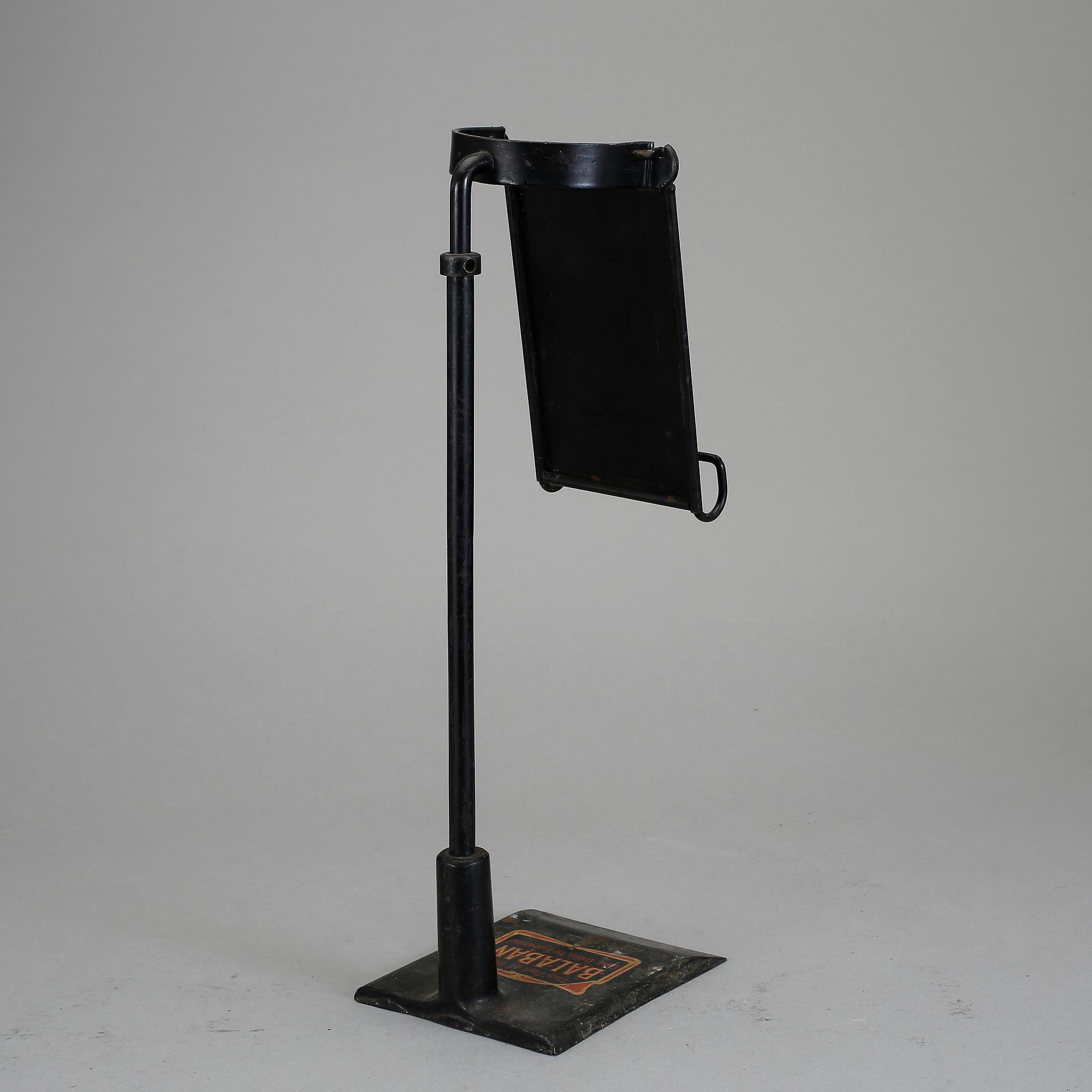 RÄKNEMASKINER, 3 st, tidigt 1900-tal.