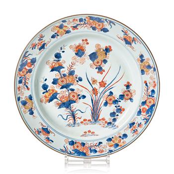 1197. An imari dish, Qing dynasty, Kangxi (1662-1722).