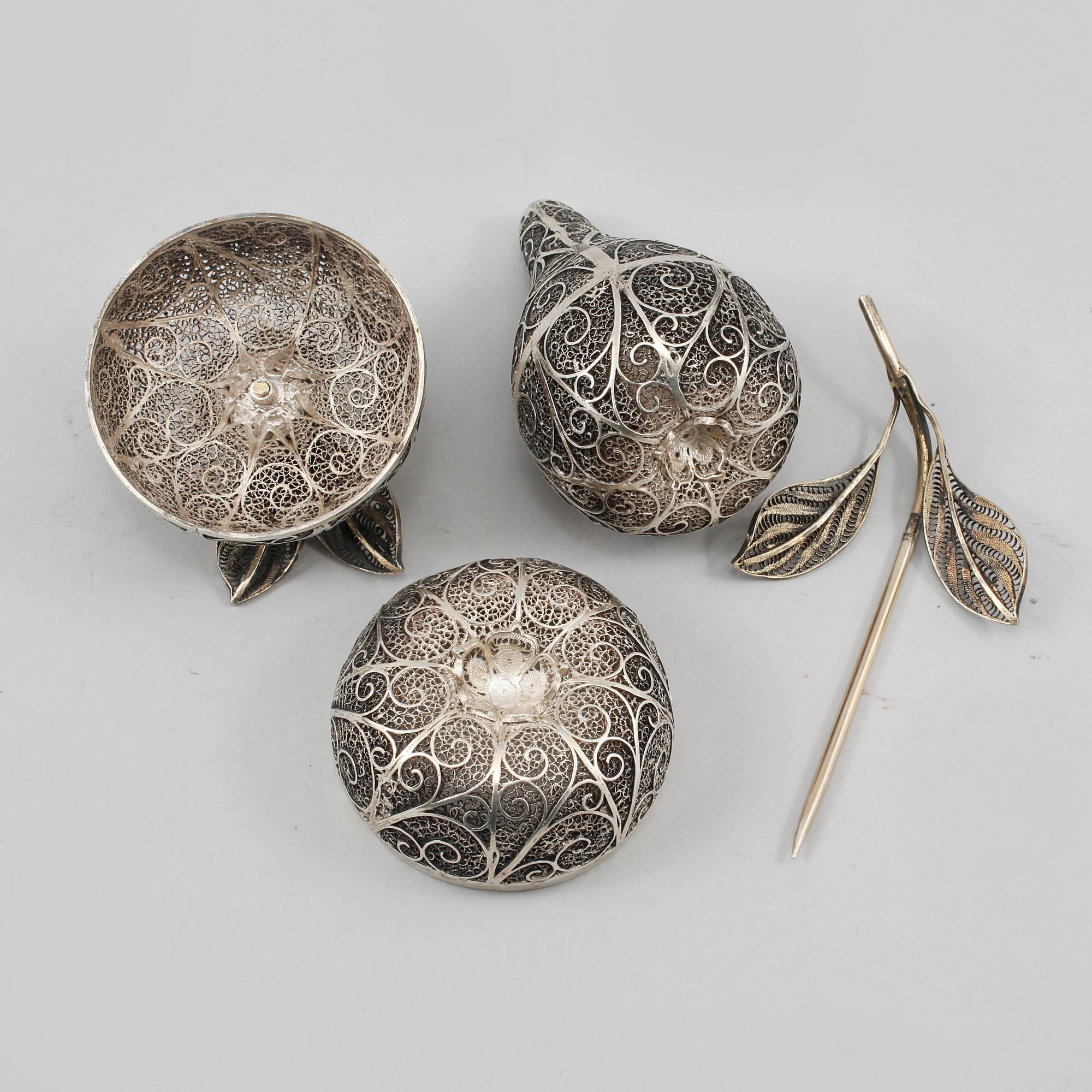 OBJEKT, 2 st, silver, utländska stämplar, 1900-tal, vikt 270 gram.
