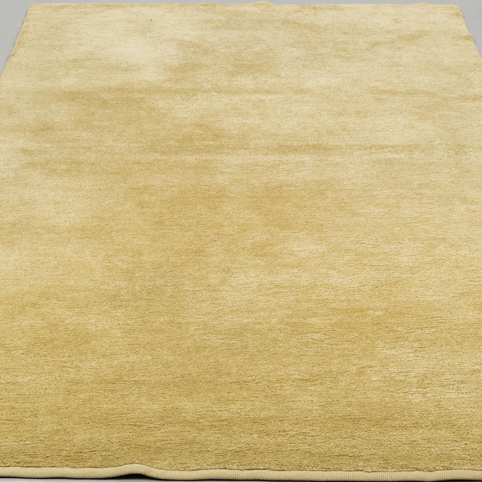 A CARPET, machine woven, possibly Astrid sampe, ca 306 x 188 cm.