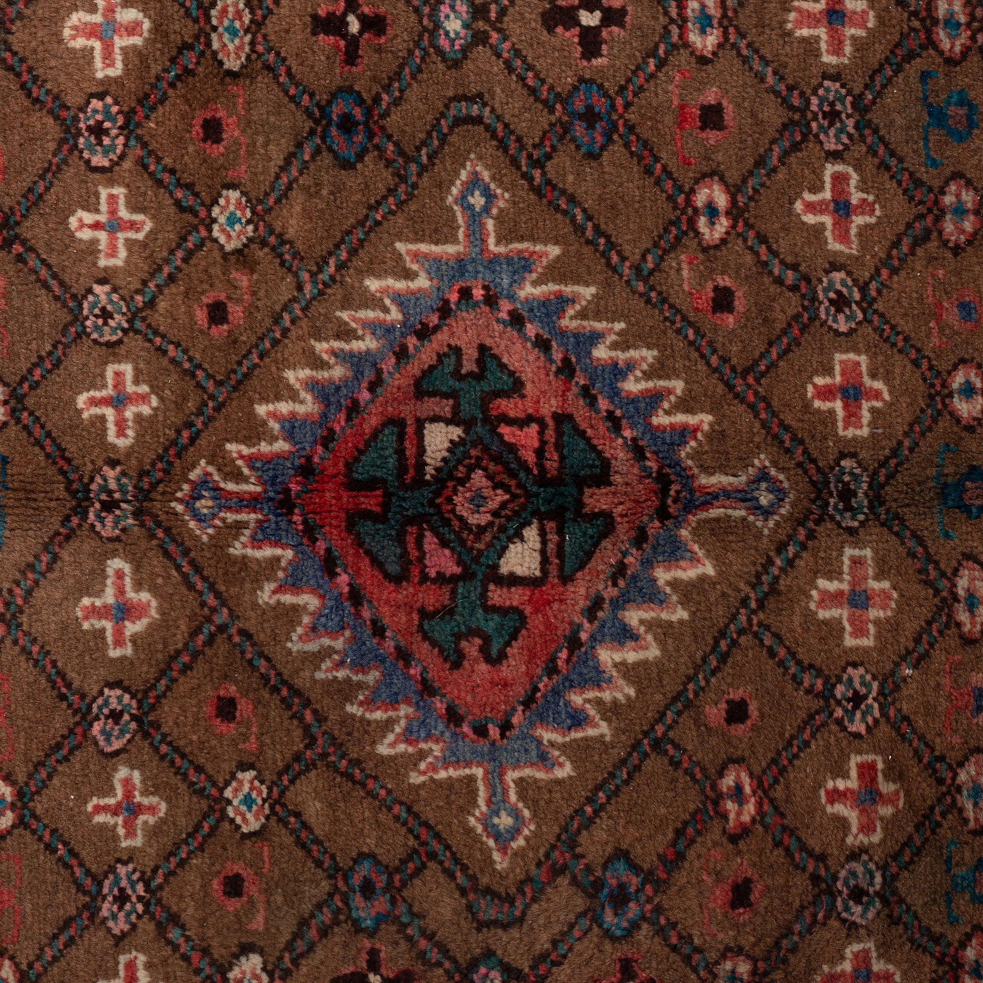 Matta, Hamadan, ca 270 x 130 cm.