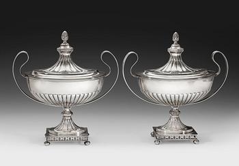 456. SUGARBOWLES, a pair. Silver. A.G. Dufva Stockholm 1908. Height 23 cm. Weight 1249 g.