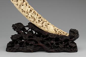 A finely carved ivory tusk, Qing dynasty, 19th Century.