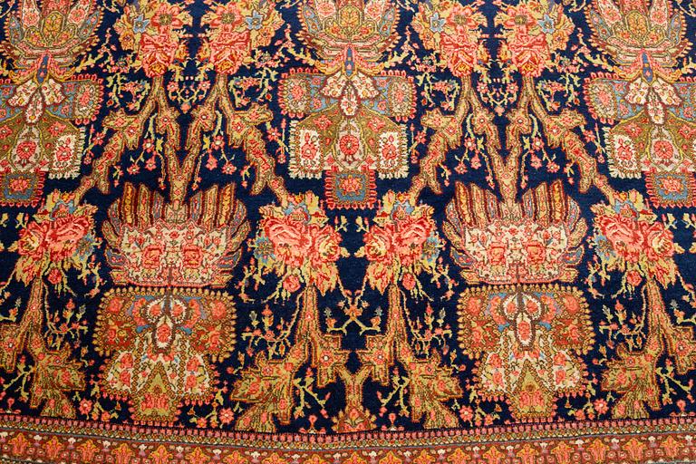 Matto, semi-antique Tabriz, ca 310-314 x 246,5 cm.