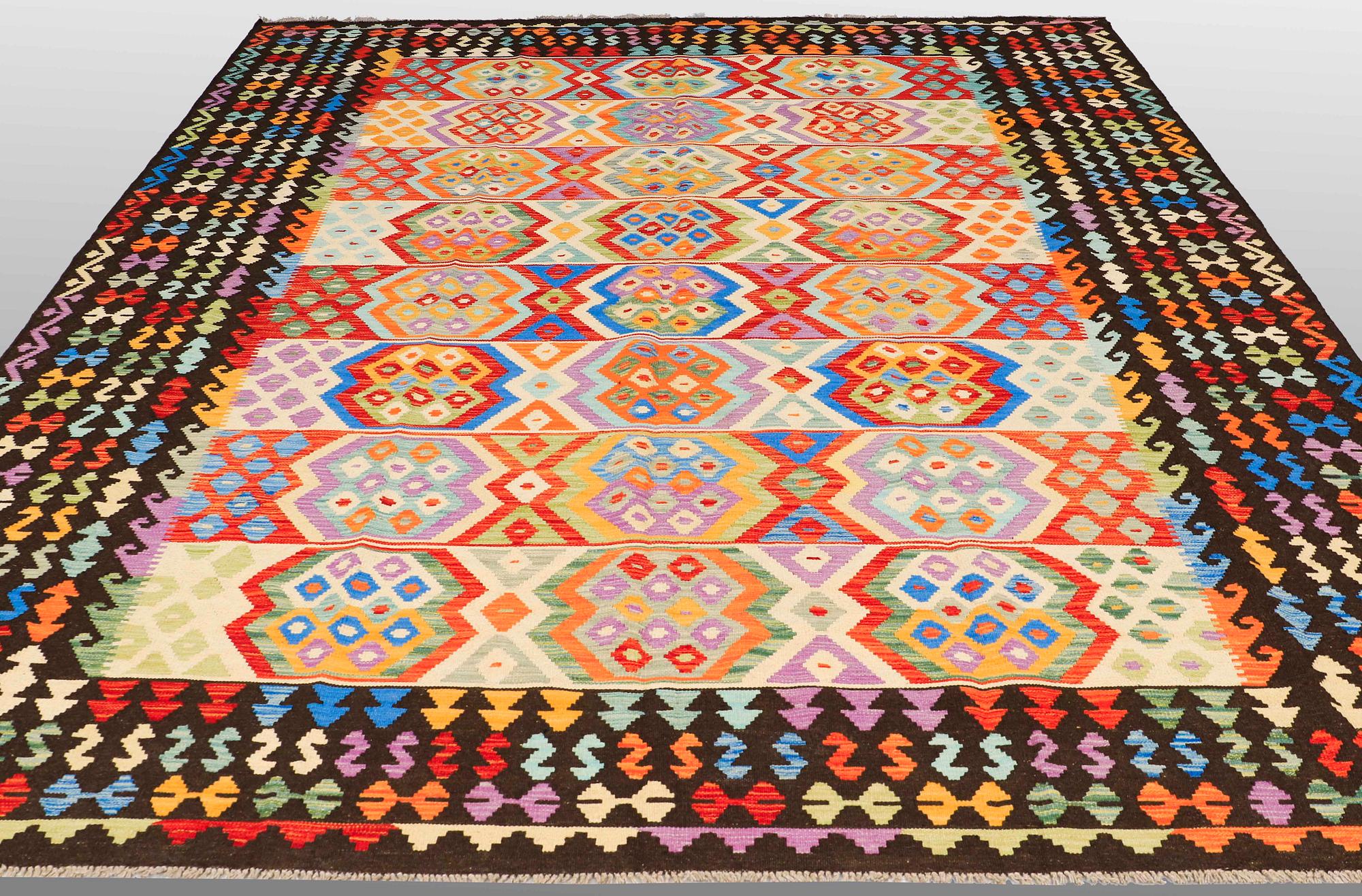 Matta, Kelim, ca 373 x 282 cm.