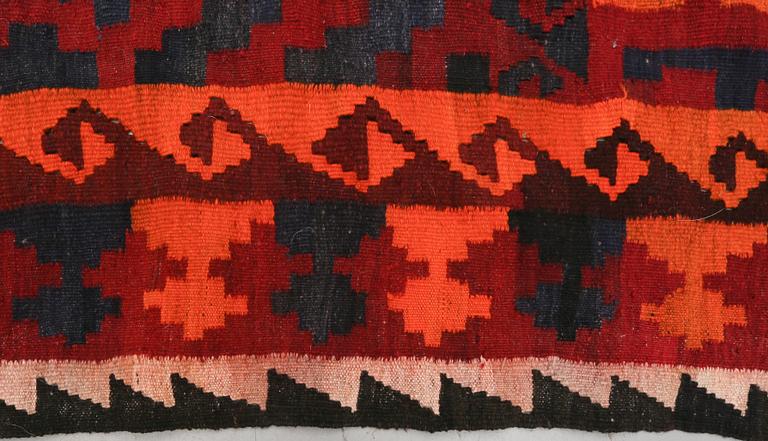 MATTA, Kelim, old, 370 x 230 cm.