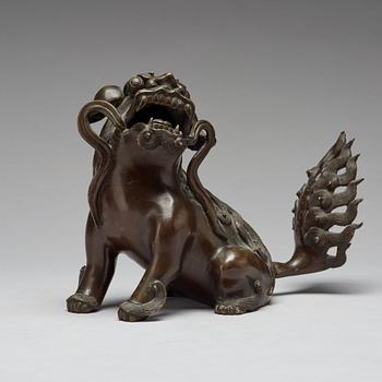 A bronze figure of a buddhist lion, Qing dynasty, 18/19th Century.