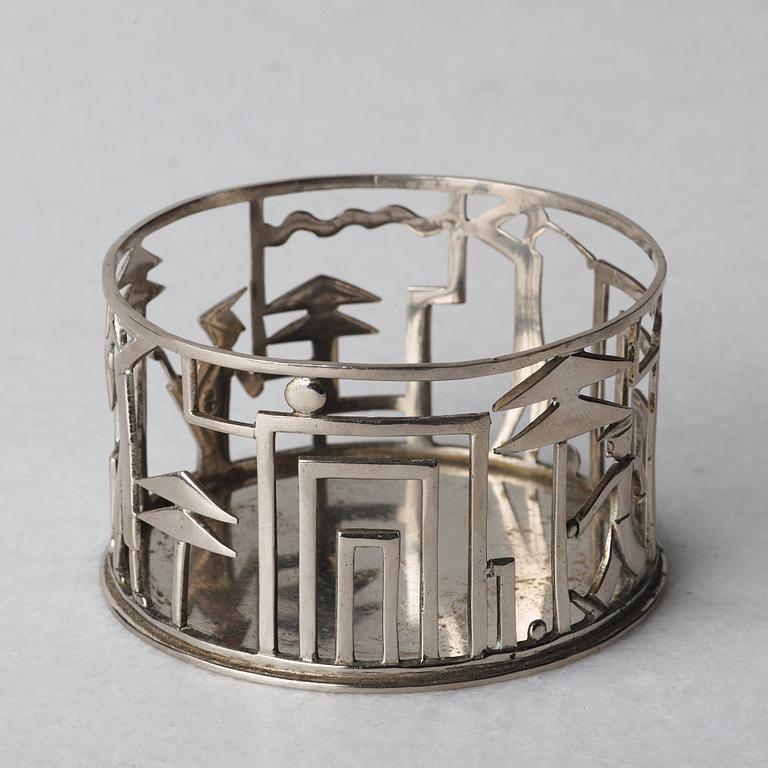 Werkstätte Hagenauer, a white metal coaster, Vienna.