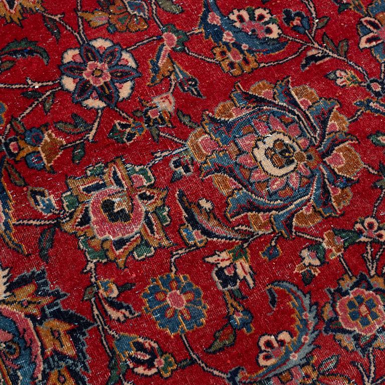 An antique 'Manchester' Kashan carpet, ca 354 x 259 cm.