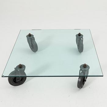 Gae Aulenti, soffbord, "Tavolo con Ruote", Fontana Arte, Italien sent 1900-tal/2000-tal.