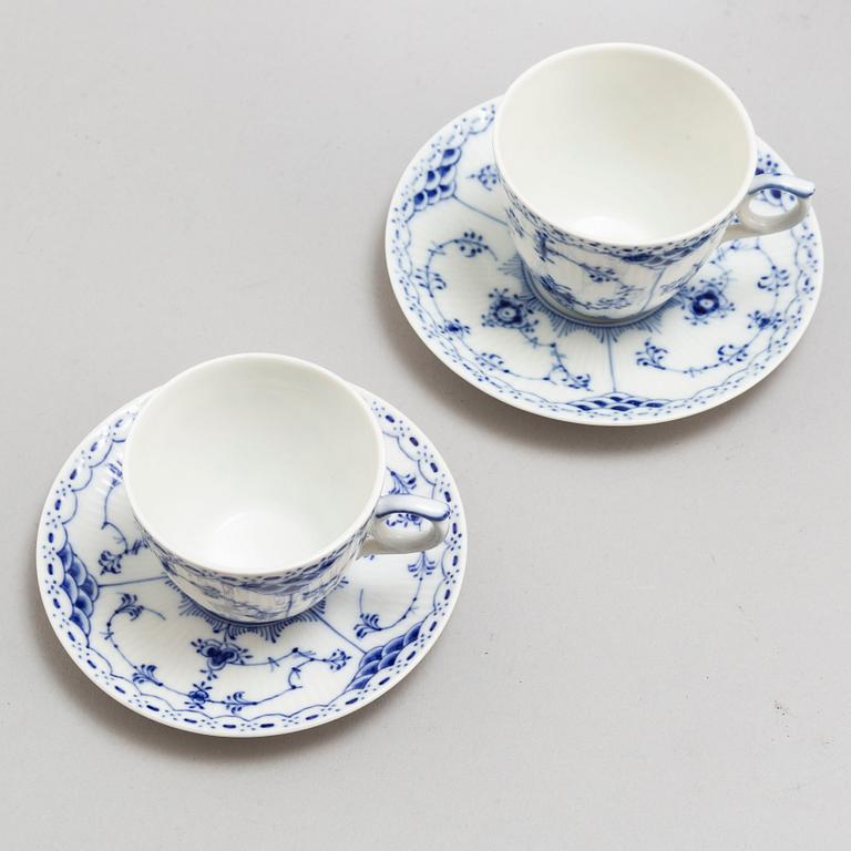 ROYAL COPENHAGEN, mat- och kaffeservis, 69 delar, porslin, "Musselmalet", Danmark.