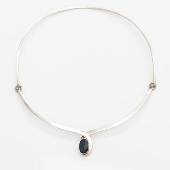 A sterling silver necklace and bracelet with spectrolites. Kaunis Koru, Helsinki 1985.
