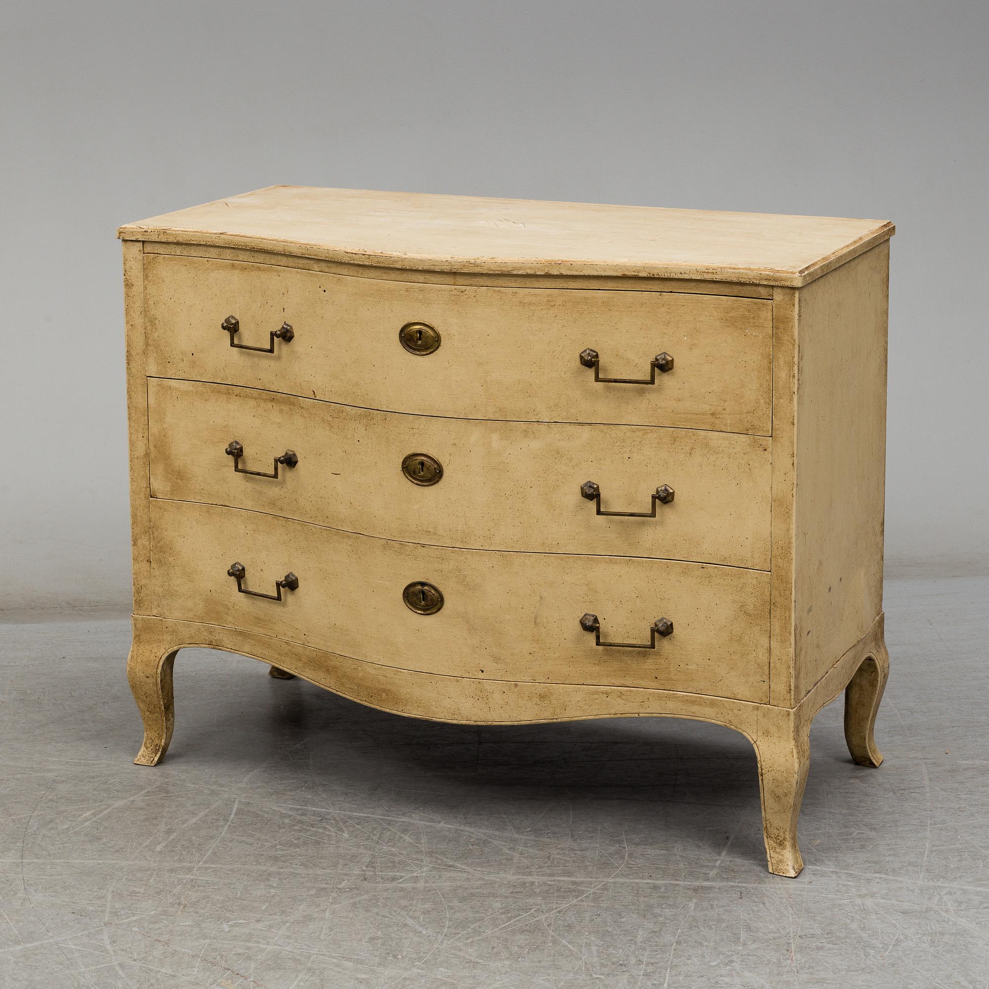 A Rococo style chest of drawers, first half of the 20th century.