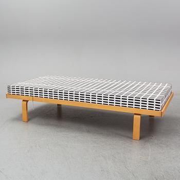 Alvar Aalto, daybed '710' Artek, Finland.