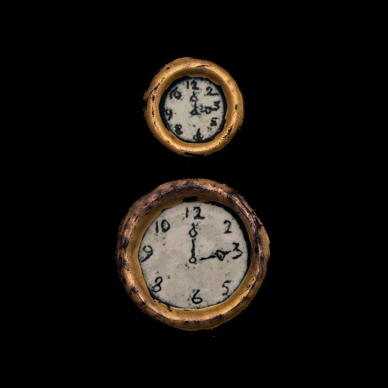 KLOCKOR, 2 st, porslin, Birger Kaipiainen, Arabia.