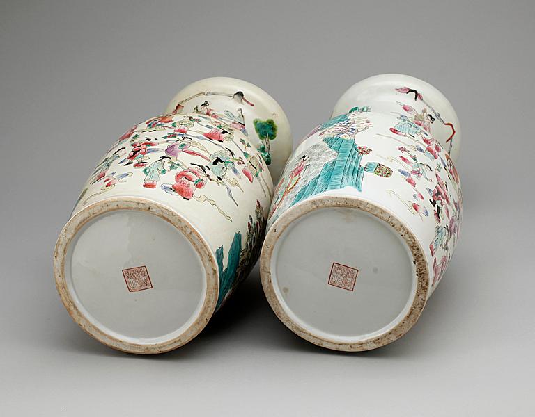 GOLVVASER, ett par, porslin, Kina, 1900-tal.