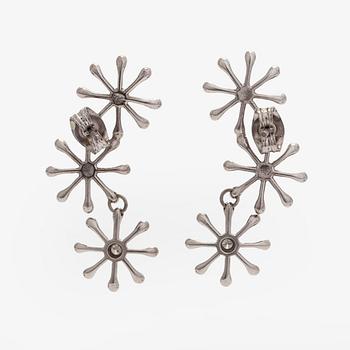 Kalevala Koru, a pair of 18K gold 'Polaris' earrings with brilliant-cut diamonds, Kirsti Doukas.