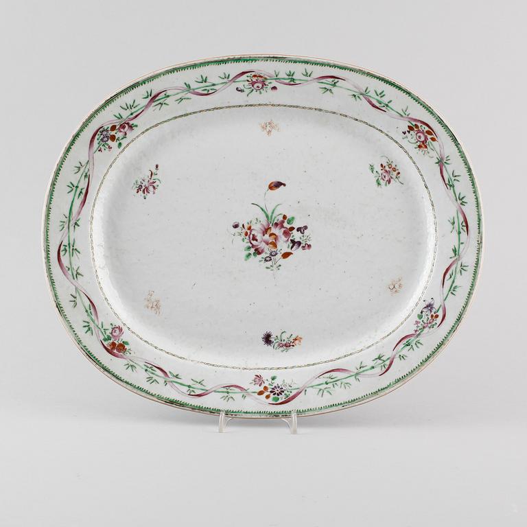 STEKFAT, porslin, Kina, Qianlong 1736-1795.