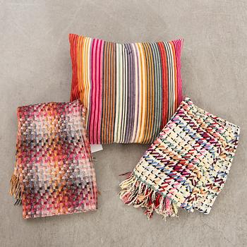 Ottavio Missoni, plädar 2 st samt kudde.