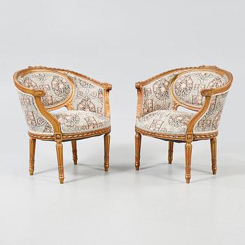 FÅTÖLJER, ett par Louis XVI-stil, 1900-tal.