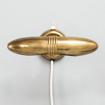 MAURI ALMARI, a mid-20th century '71022' wall light for Idman.