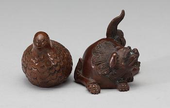 A set of two japanese bronze water-droppers, Meiji (1868-1912).