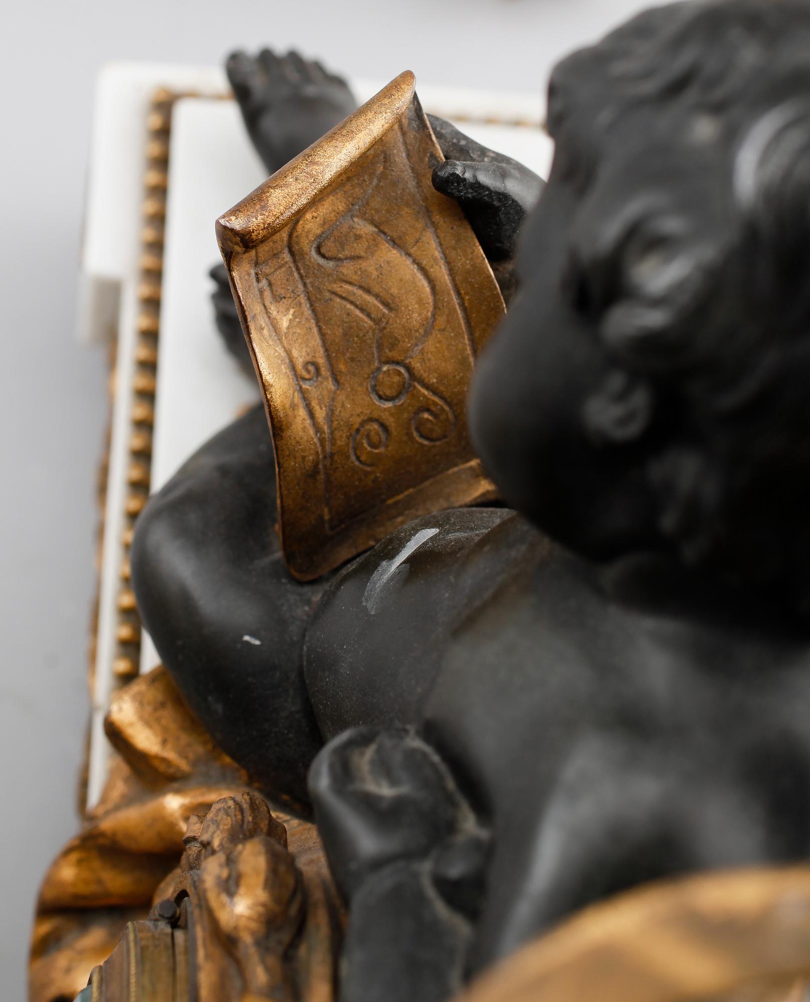 KLOCKGARNITYR, 3 delar, marmor och mässing, Louis Seizestil, Frankrike, 1800-talets andra hälft.