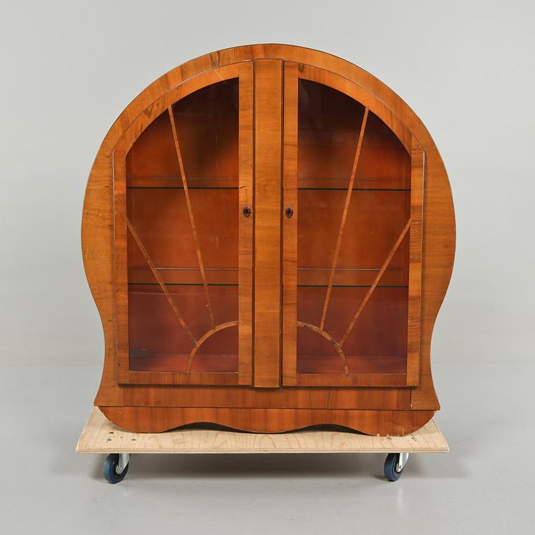 VITRINSKÅP, art-decostil, 1900-talets andra hälft.