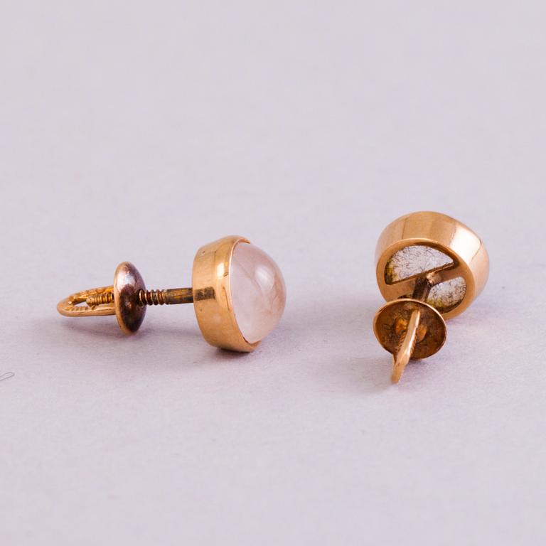 A 1950s three piece jewellery set with 14K gold and rose quartz.