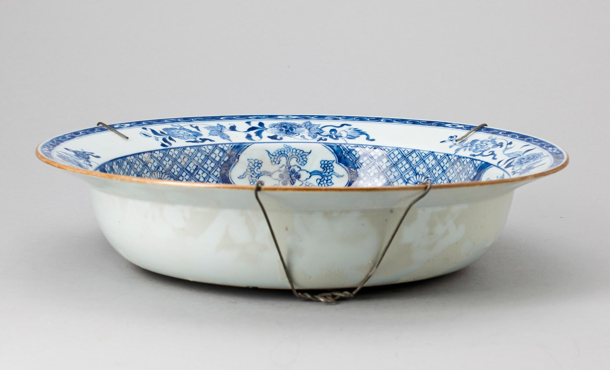 SKÅLFAT, porslin, Qianlong, Kina, 1700-tal.