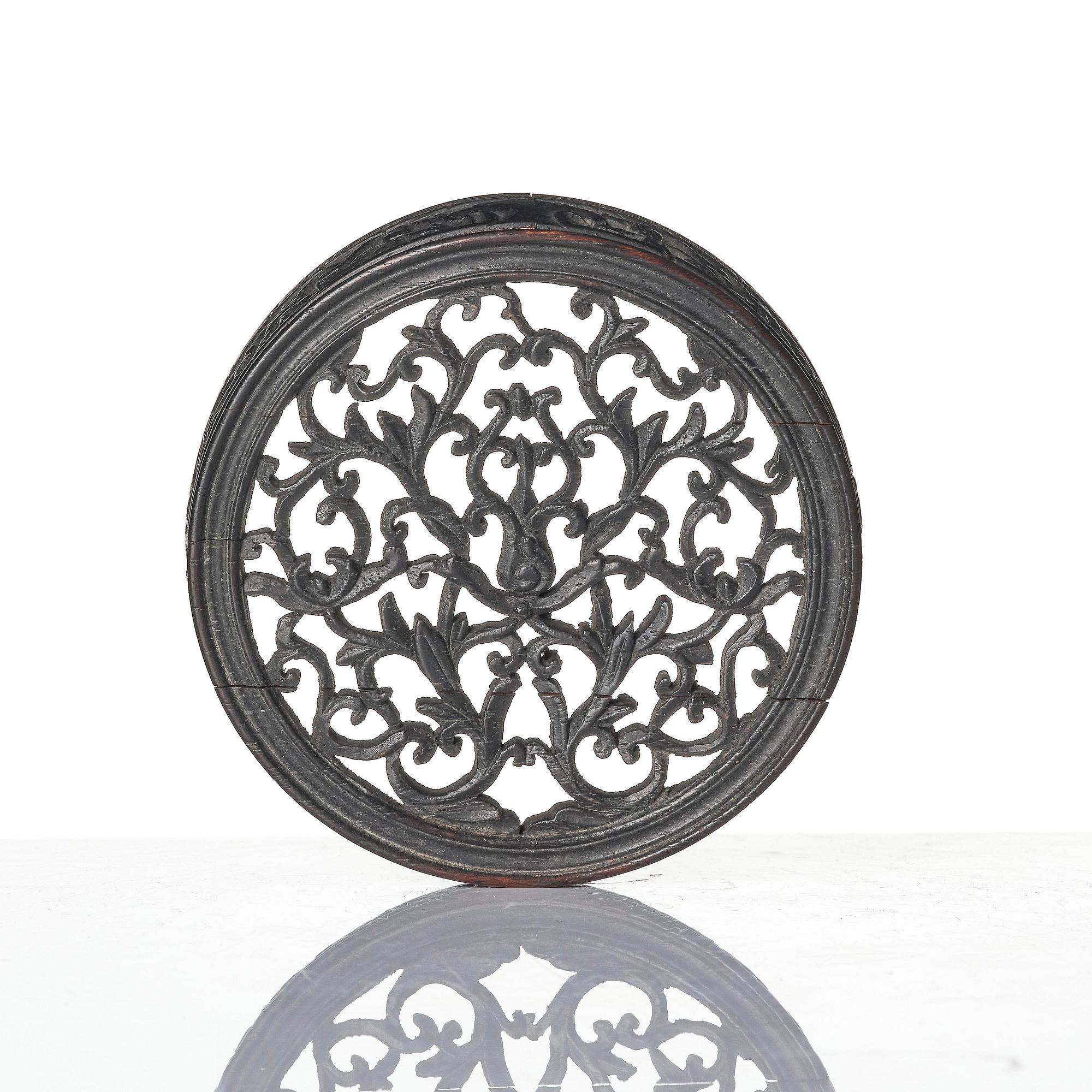 A blanc de chine jar, Qing dynasty, 19th century.