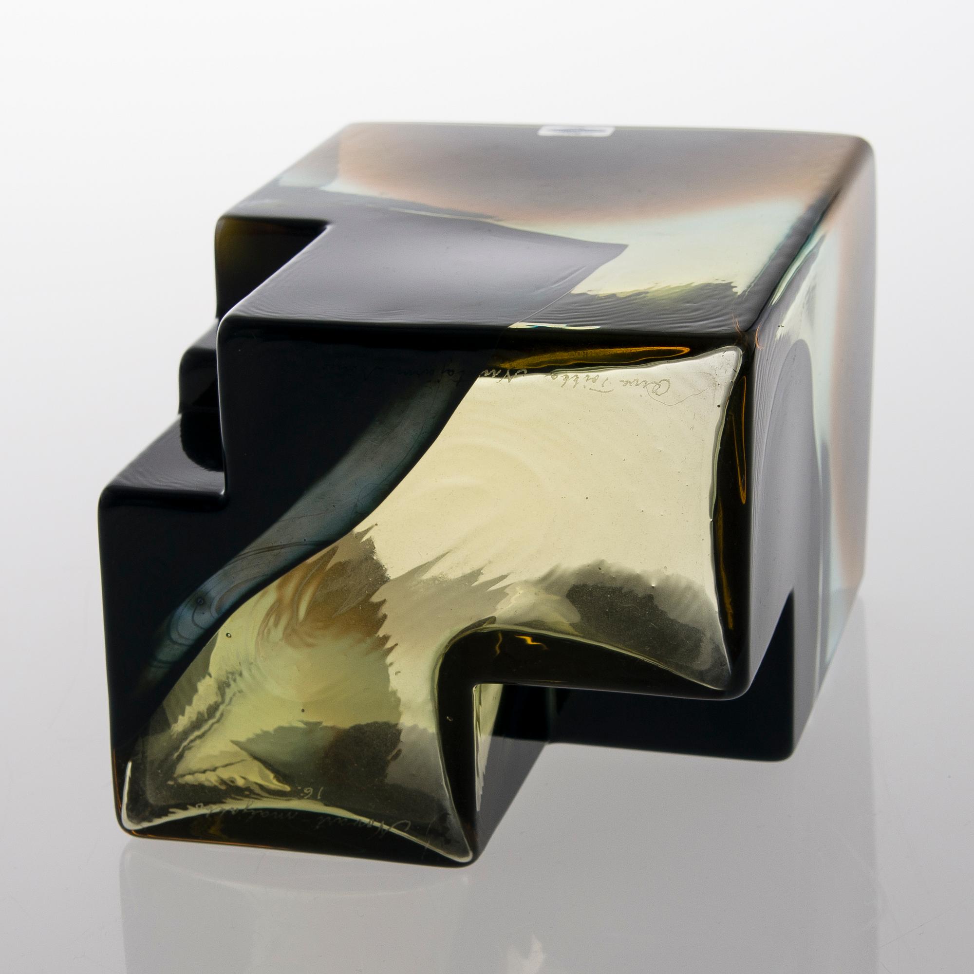 A 1980s glass vase signed Novart-maljakko 16. Oiva Toikka Nuutajärvi Notsjö.