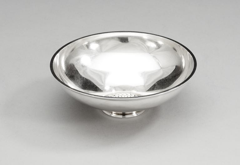 A Sigvard Bernadotte sterling bowl, design no 990 C, by Georg Jensen 1945-77.