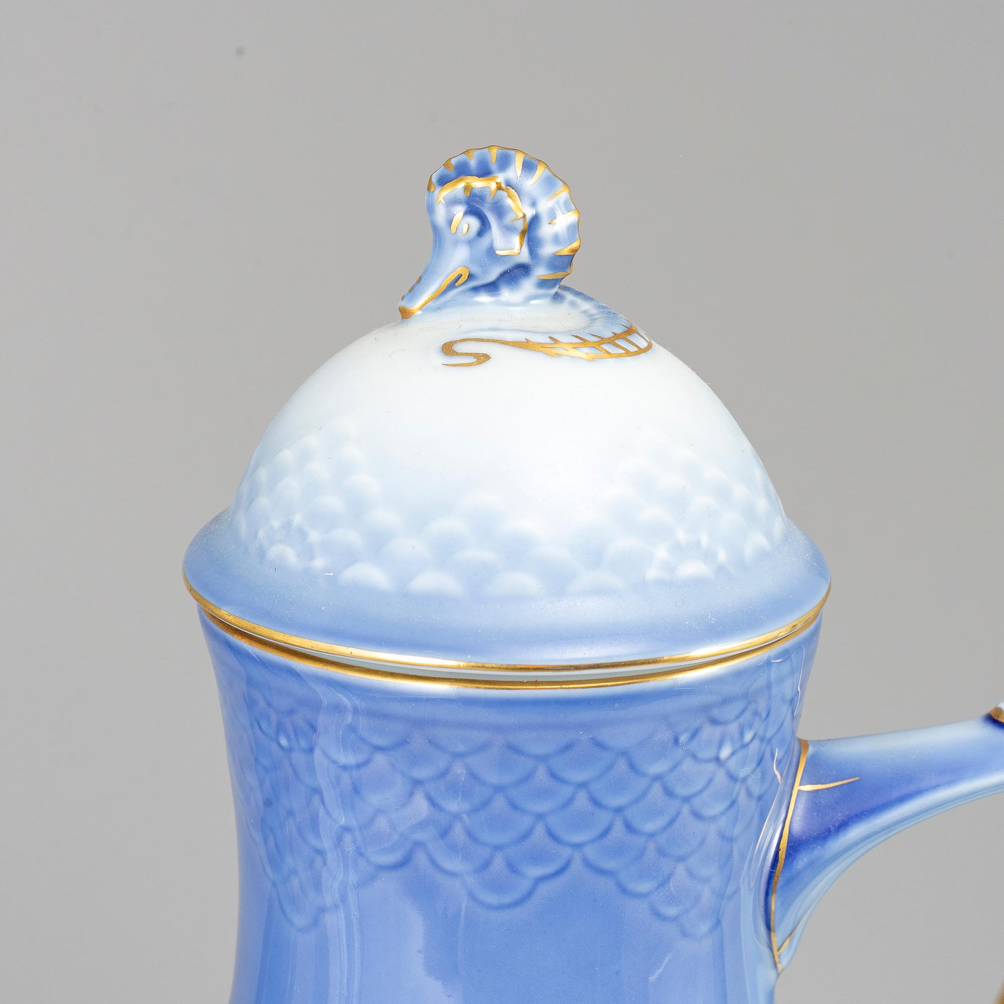 MAT- & KAFFESERVIS, 67 delar, porslin. "Blå Måsen", Bing & Gröndahl, Danmark, 1900-talets andra hälft.