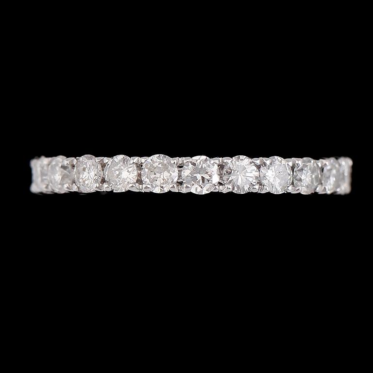 RING, 18K vitguld, briljantslipade diamanter tot ca 1.67 ct.