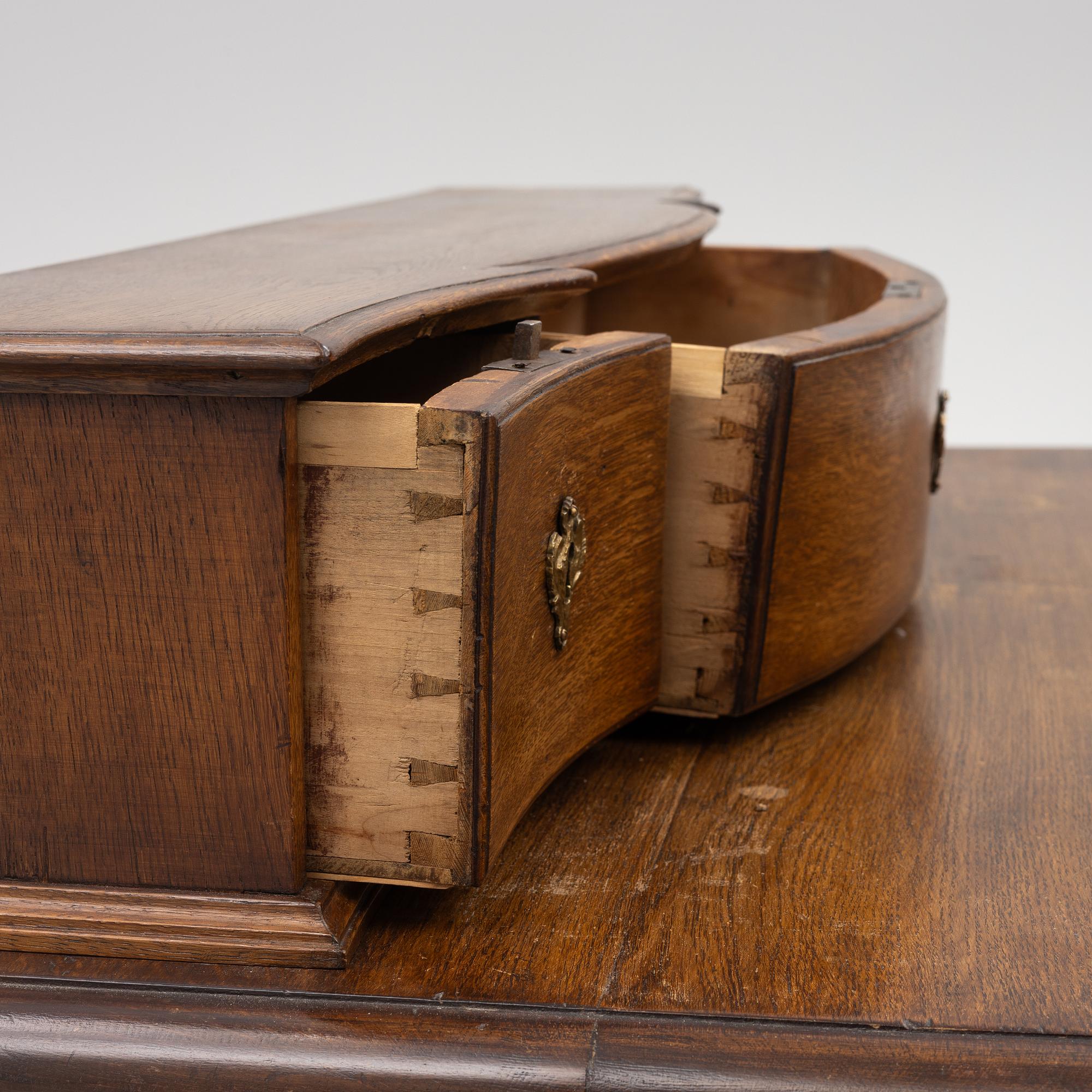 A late Baroque chest of drawers, first half of the 18th century.