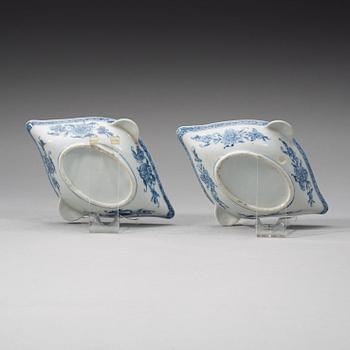 A pair of blue and white sauce boats, Qing dynasty, Yongzheng (1723-35).