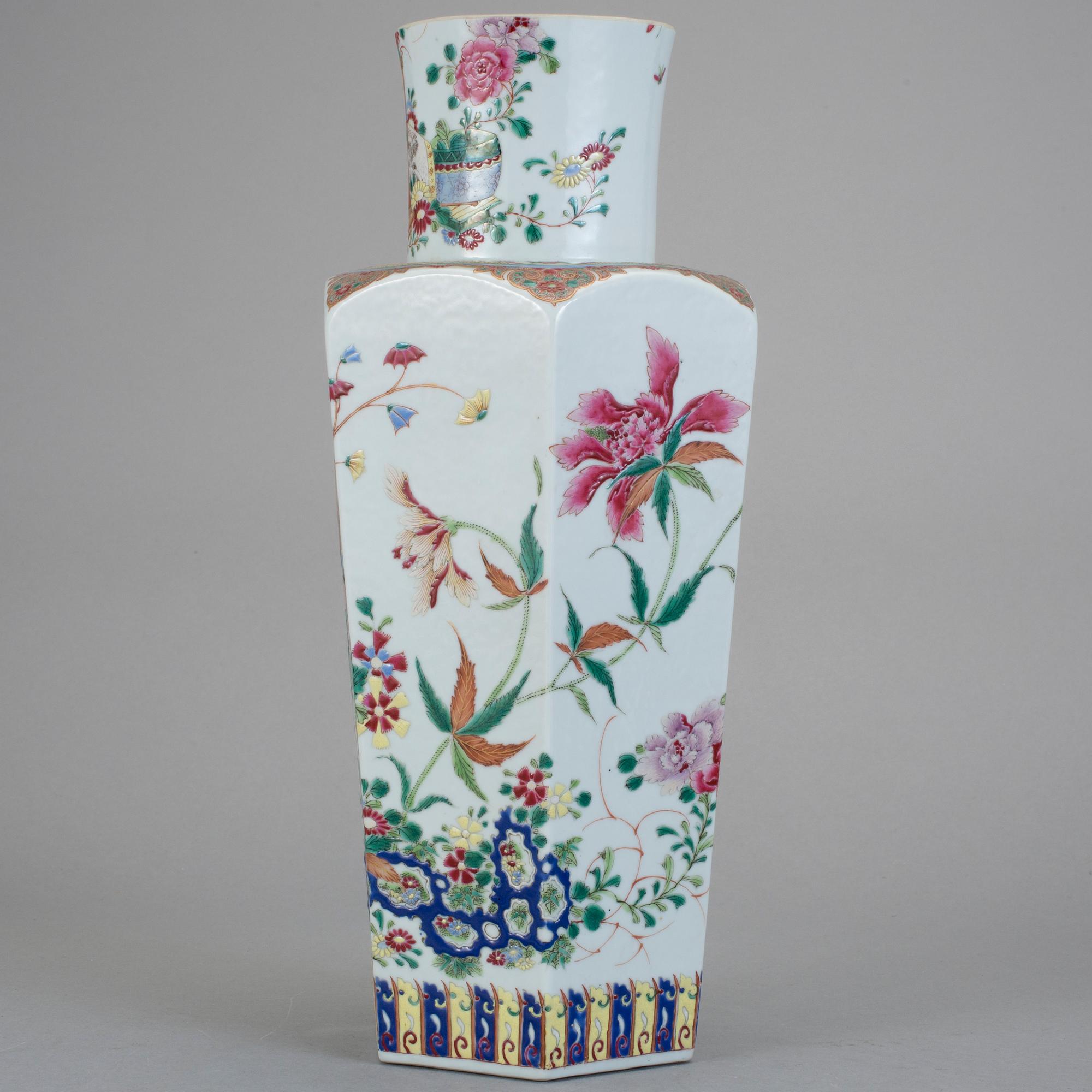 VAS, porslin, Kina, 1800-tal.