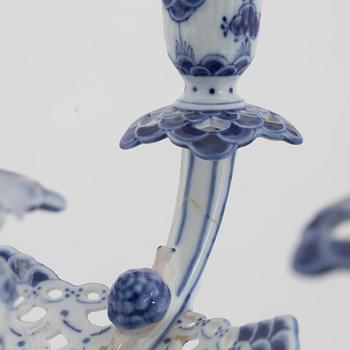 Royal Copenhagen, kandelaber, porslin, "Musselmalet Helblonde", modell 1006, Danmark, 1969-73.