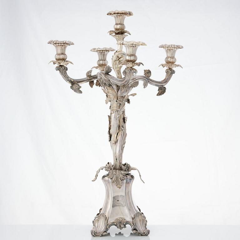 Gustaf Möllenborg-Féron, kandelabrar för fem ljus, ett par, silver, Stockholm 1858. Nyrokoko.