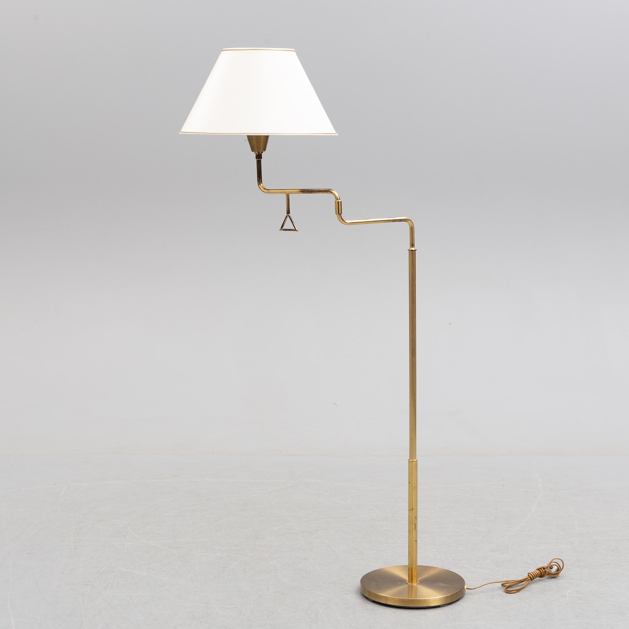 A second part of the 20th century brass floorlamp.