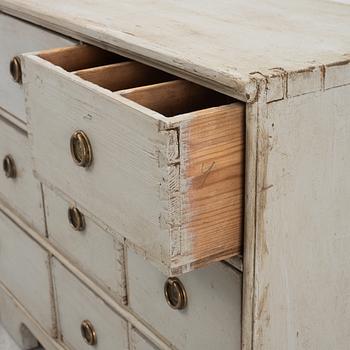 A chest of drawers, 19th century.