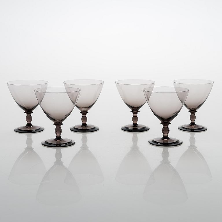 Tyra Lundgren, a set of 33 glasses, Riihimäen Lasi, first half of the 20th century.
