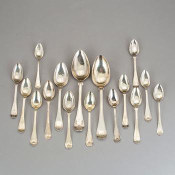 PARTI SKEDAR, 16 st, silver, bl a Adolph Zethelius, Stockholm, 1819. Mestadels 1800-talets andra hälft. Vikt ca 340 g.