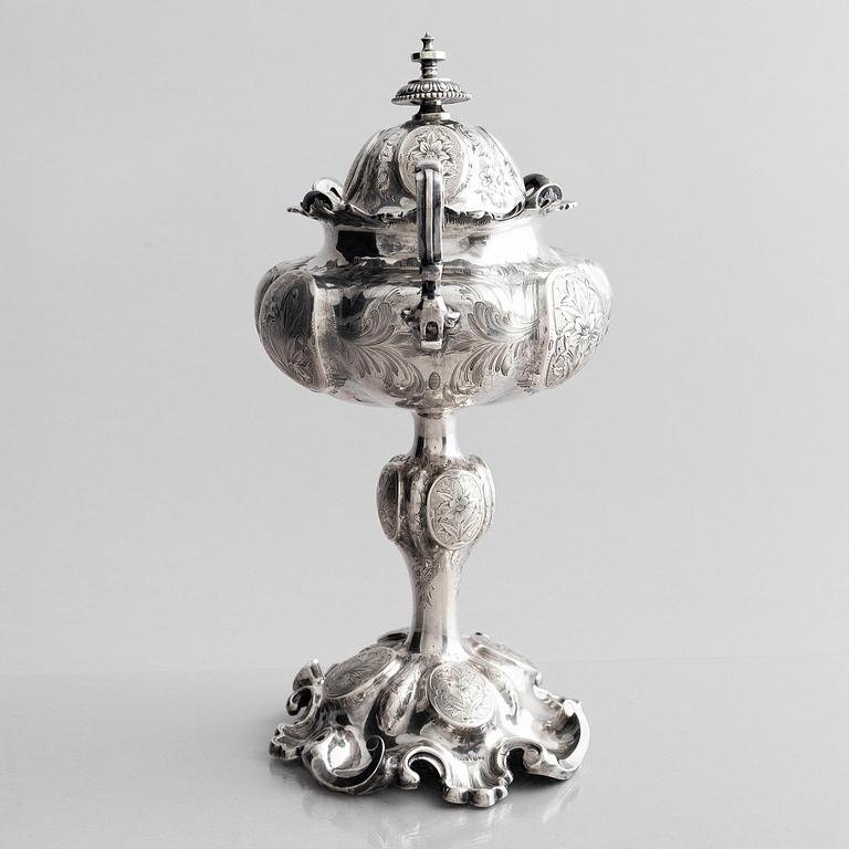 Gustav Möllenberg, uppsatsskål med lock, silver, Stockholm 1863.