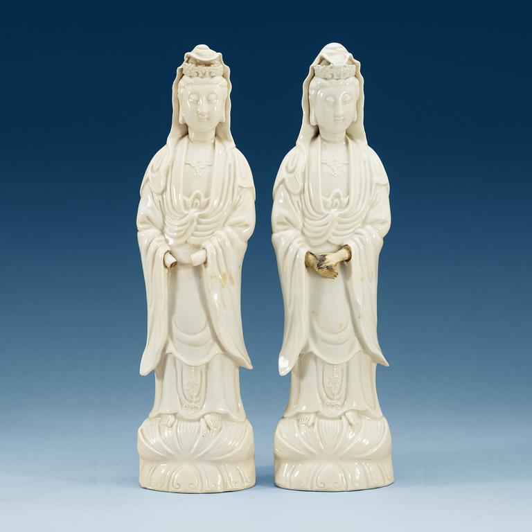 A pair of blanc de chine figures of Guanyin, Qing dynasty.