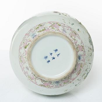 A Chinese famille rose porcelain vase, 19/20th century.