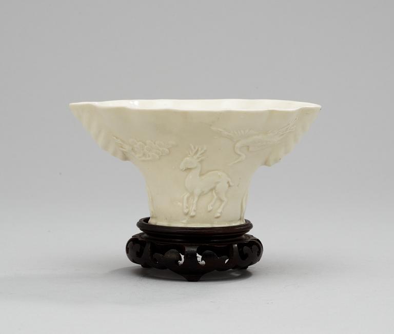 A Samson 20th century porcelaine libation cup.