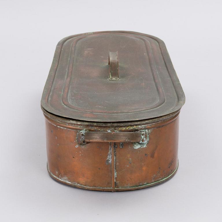 A copper fish pan, early 20th Century.